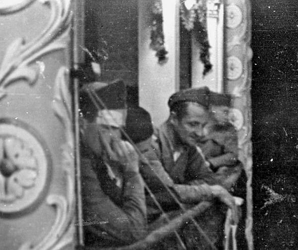 Ivo Lolo Ribar i Vicko Krstulović u loži za vrijeme priredbe