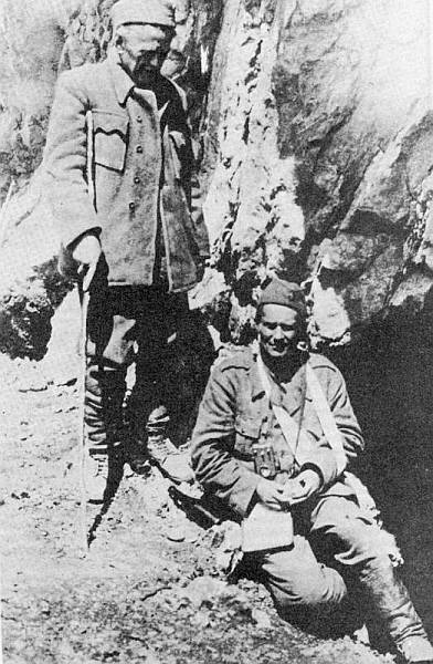 Tito (na slici s dr. Ivanom Ribarom u vrijeme bitke na Sutjesci) jedini je vrhovni komandant ranjen u toku II. svjetskog rata