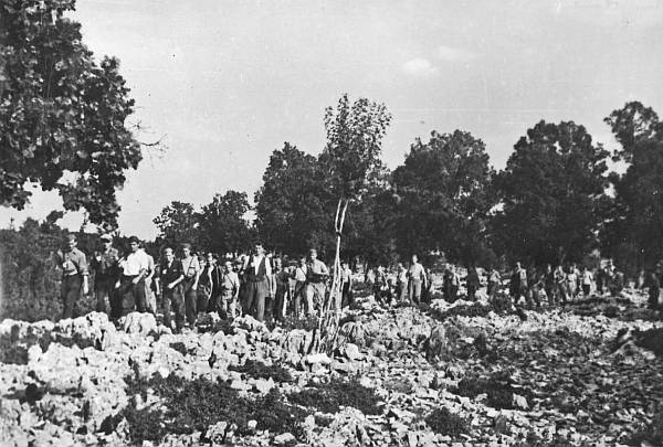 Srpanj 1943: Mosorski bataljon u Cetinskoj krajini kod Ugljana odlazi na borbeni položaj