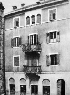 Kuća u Tartaglinoj 15 (danas Zvonimirova) u kojoj je od travnja do rujna 1943. g. održana ilegalna izložba likovnih radova