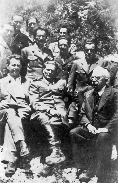 Maršal Tito i članovi Nacionalnog komiteta s dr. Šubašićem nakon potpisivanja sporazuma Tito-Šubašić, Vis 16. lipnja. Prvi zdesna je dr. Josip Smodlaka