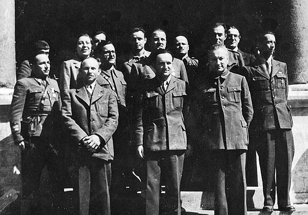 U prvom redu: predsjednik dr. Vladimir Bakarić (u sredini) i potpredsjednici Franjo Gaži i dr. Ra de Pribičević. Iza njih su ministri: S.Č.Opačić, A. Berus, D. Brkić J. Draušnik, D. Čalić, V. Krstulović, A. Vrkljan , dr. A. Koharović, dr. U. Stanger i dr. M. Iveković