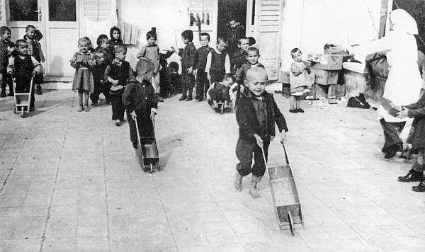 Prizori iz dječje kolonije u bivšem »Šileru« na Mejama gdje je bila zbrinuta ratna siročad iz Hrvatske