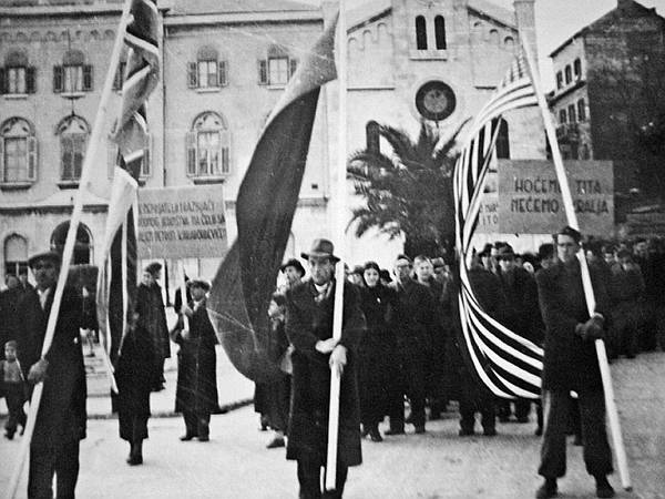Građani Splita u demonstracijama protiv kralja Jugoslavije Petra Karađorđevića