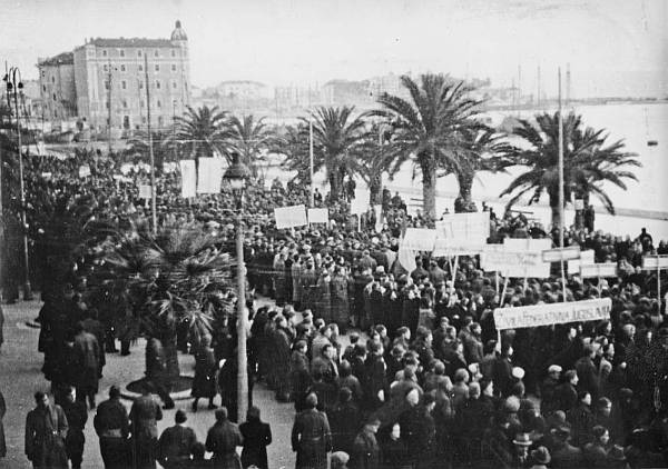 Građani Splita u demonstracijama protiv kralja Jugoslavije Petra Karađorđevića