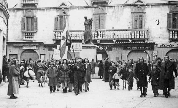 Srednjoškolci proslavljaju dan otvaranja srednjih škola