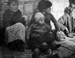 Ishrana pučanstva je teško pitanje. I ratna siročad hranila se u pučkoj kuhinji
