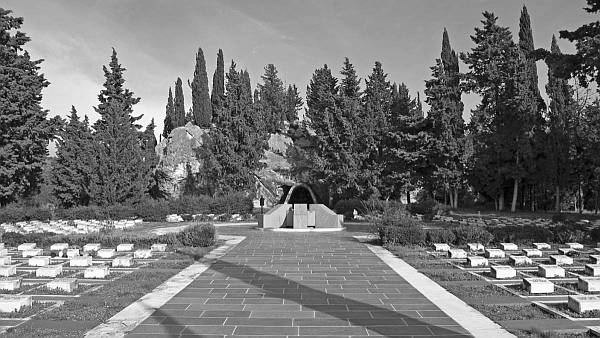 Na 11 ploča upisana su imena 1853 Splićana, poginulih boraca i žrtava fašističkog terora