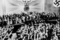 S nacifašizmom u desnoj Europi do kraja je dovedena tradicionalna glorifikacija države i državnosti kao navodno najviših društvenih vrijednosti